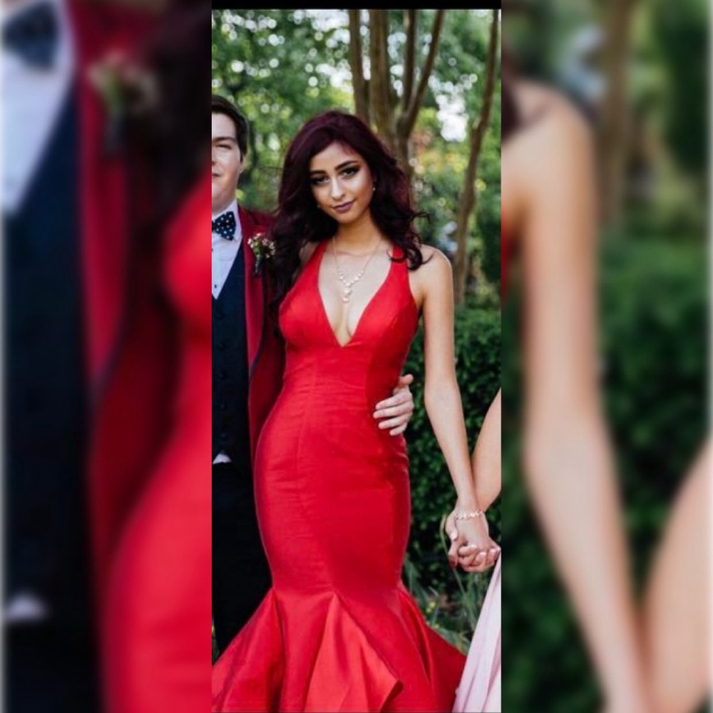 GIGI Elegant Red Evening Gown Prom Dress